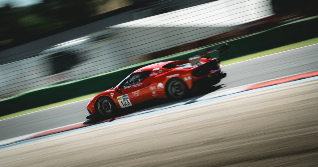 La Ferrari 296 Challenge numero 123 di Double TT Racing in pista a Vallelunga nel 2026